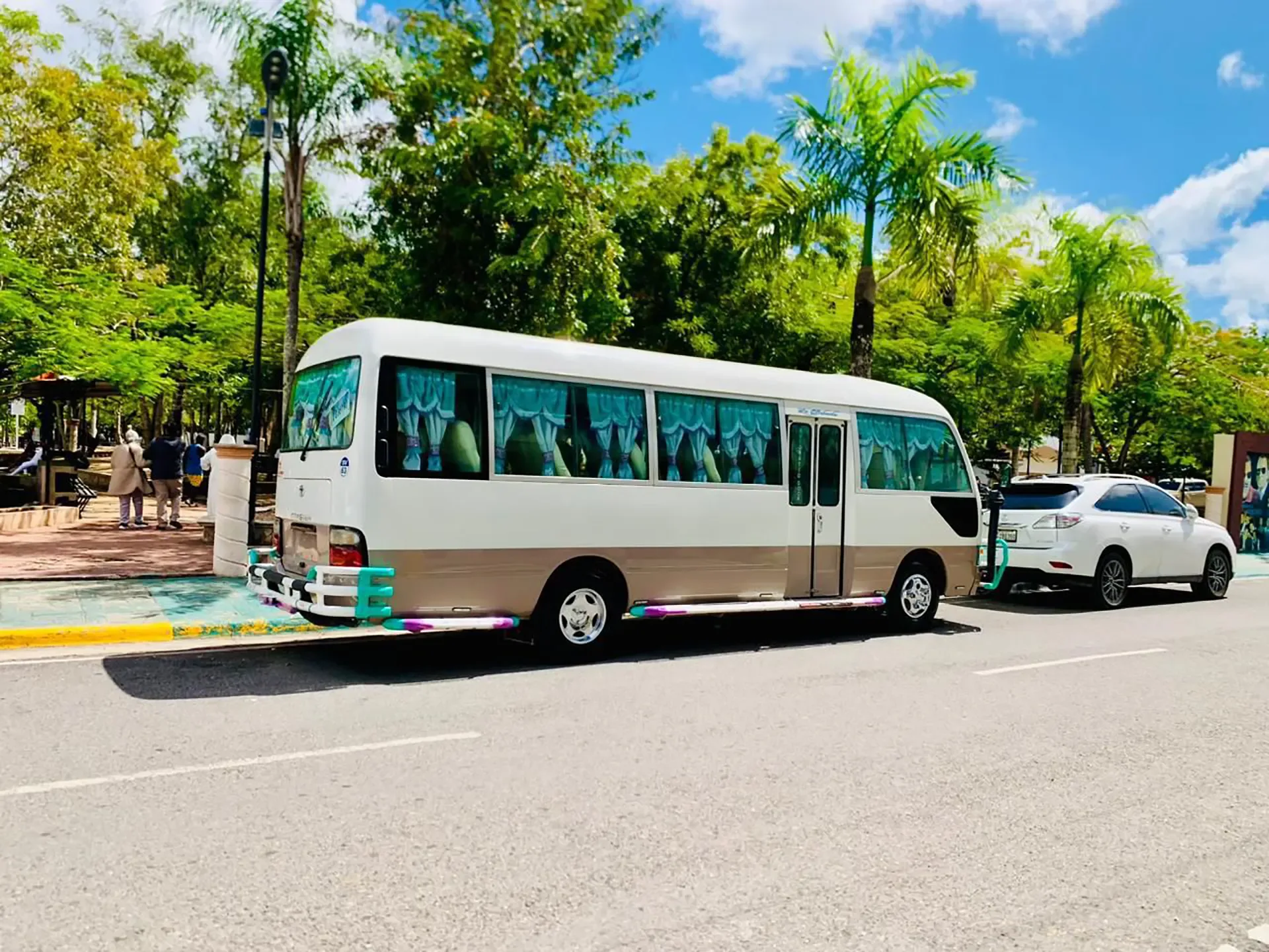 Private bus for groups of 17 to 22 passengers from JR Global Transfer and Tours.