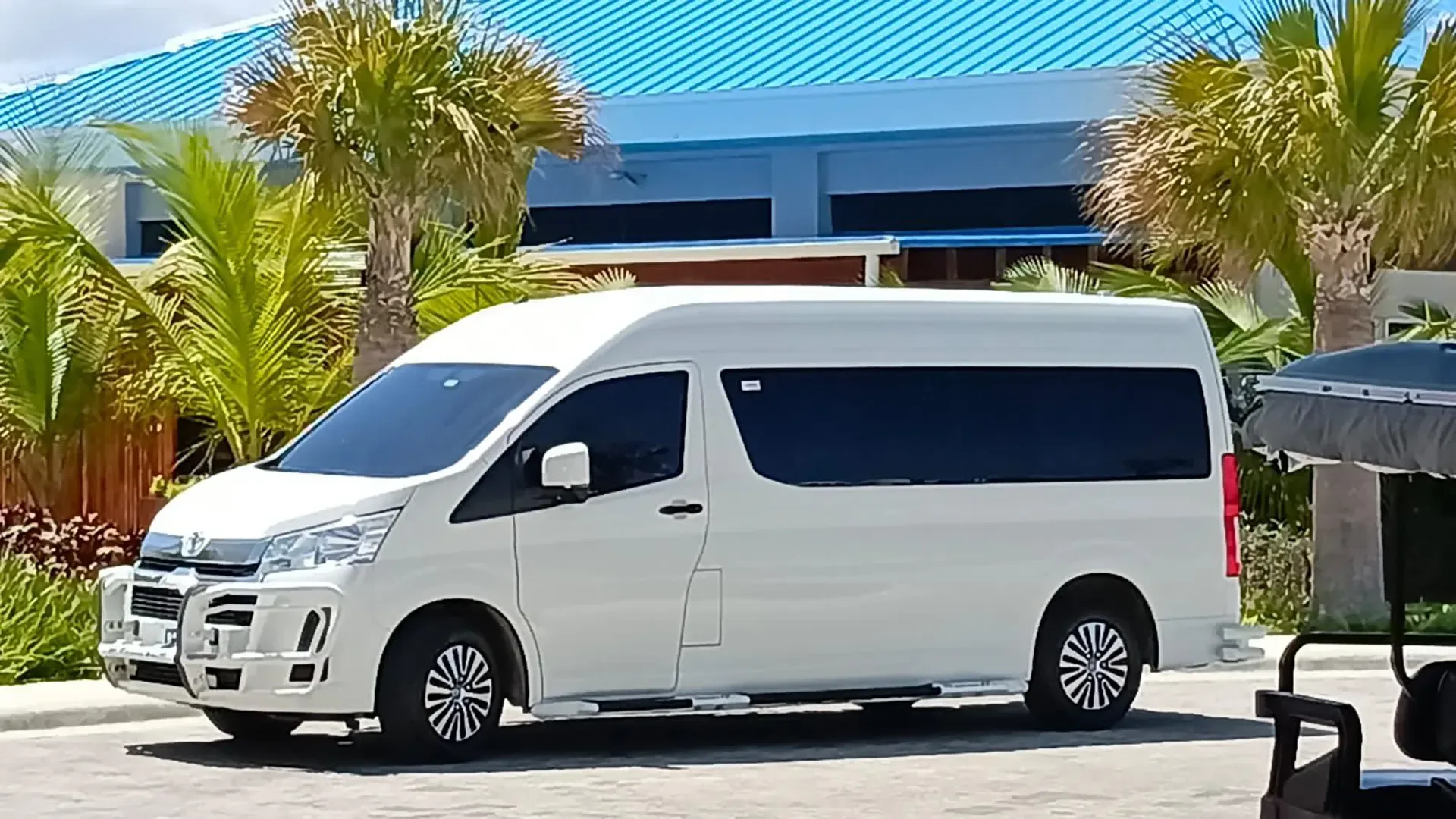 Private van for groups of seven to ten passengers from JR Global Transfer and Tours.